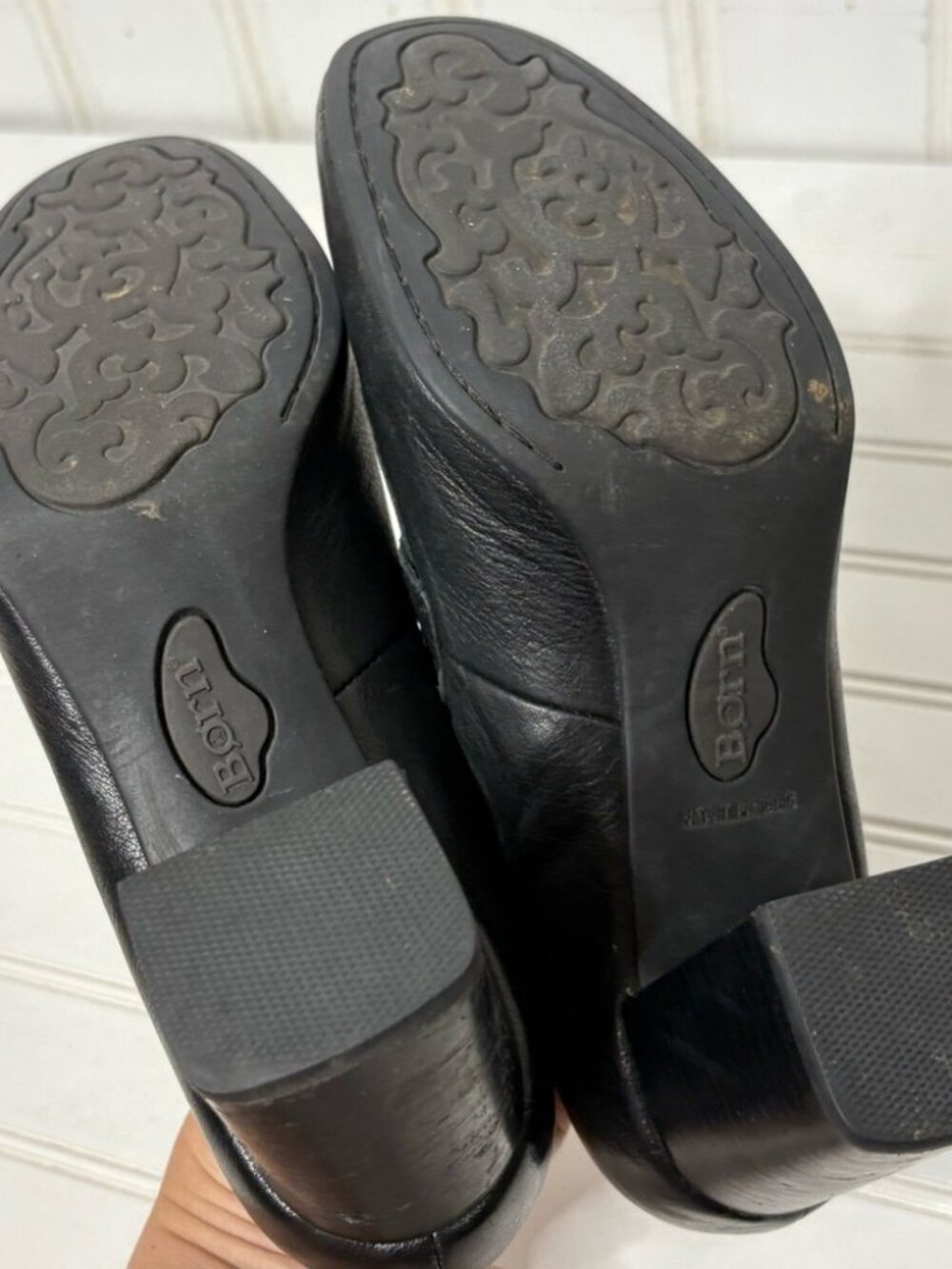 Born Women's Tyndall Pump Bootie Size 9.5 Block Heel Slip On Black Leather - Picture 9 of 9